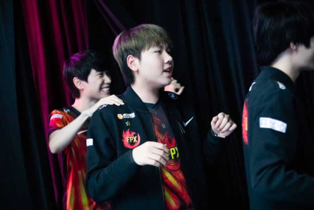 AYX GAMING包含Doinb回归赛场，比分优势明显首场状态亮眼，加拿大队观众沸腾！的词条